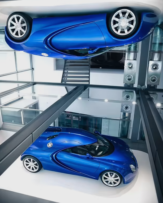 尘封20年重见天日！布加迪18缸猛兽公开亮相