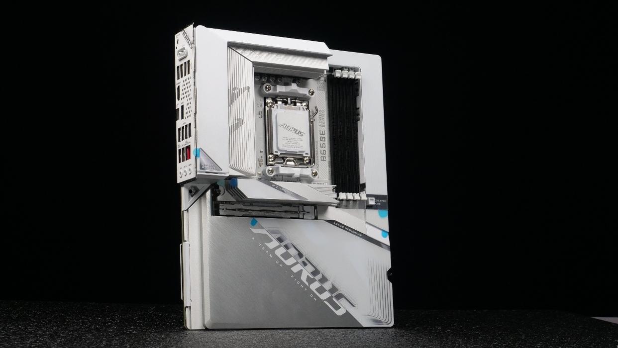 白色背插装机不二之选! 技嘉B650E AORUS Stealth ICE冰雕背插主板评测