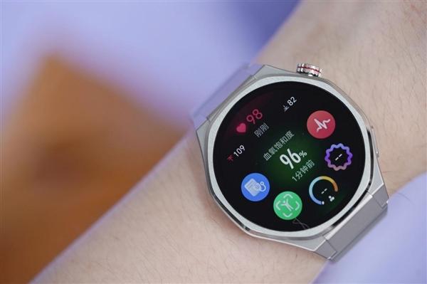 首发防猝筛查研究与心脑血管风险评估! 荣耀手表5 Ultra上手体验