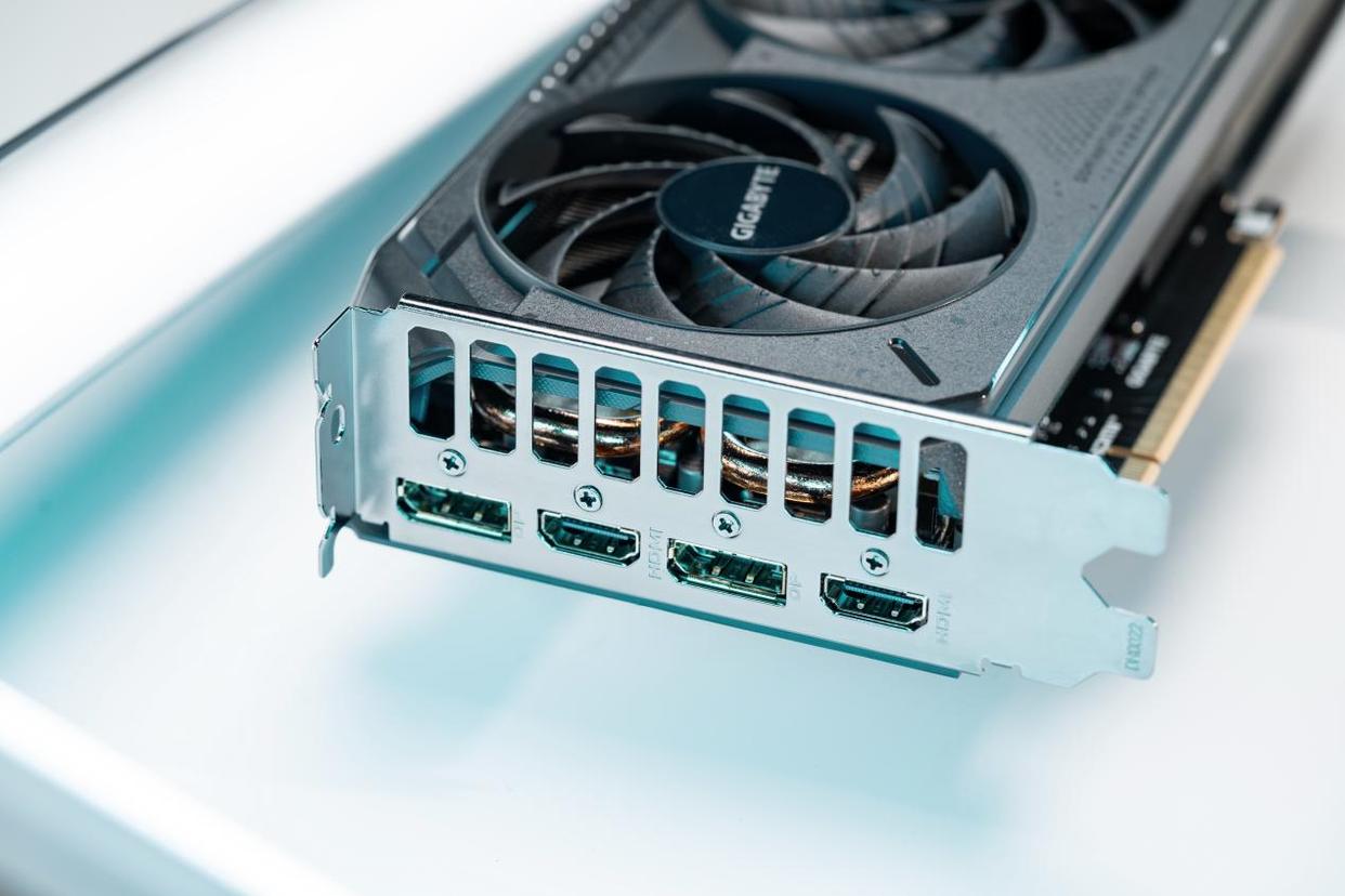 RTX5050能否代替RTX3060? 技嘉GeForce RTX 5050 GAMING OC 8G魔鹰测评插图8