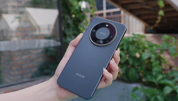 荣耀X70评测：能挡子弹能防水 成就真正的硬核之王