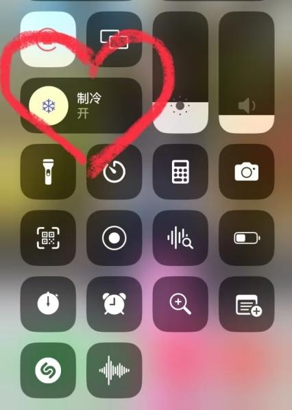 网友提议iPhone新建一个“制冷模式” 苹果客服回应：太幽默了