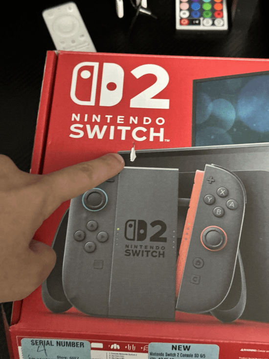 Switch 2钉书机套装拍卖价升至155万！还赠CEO本人内衣