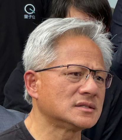 老黄一夜被偷家！特斯拉Dojo 2芯片量产倒计时 算力直逼英伟达最强B200