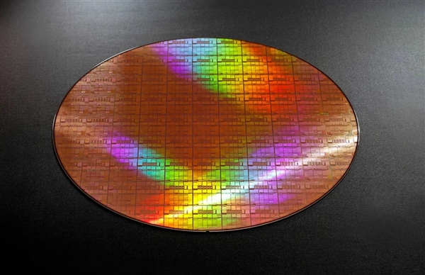 先进EUV到货半年后 日本“芯片国家队”展示2nm工艺原型芯片