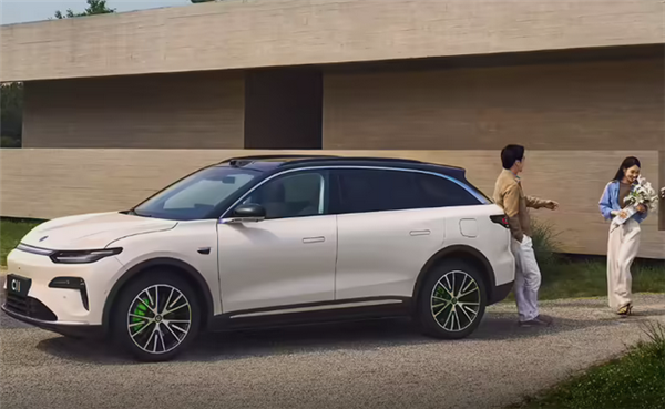 全新零跑C11上市预热！搭载车载投影最强AR-HUD