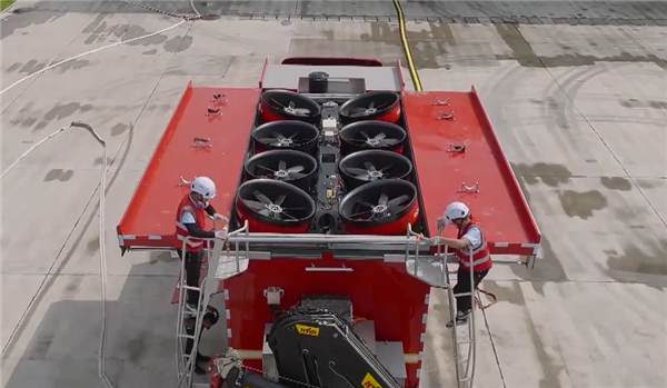 新型消防无人机国内亮相 1分钟能到百米高空灭火：年底可装配