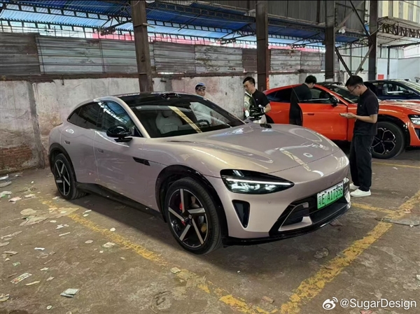 难怪雷军提议换方案!挂绿牌的小米YU7实车曝光:感受下插图 难怪雷军提议换方案!挂绿牌的小米YU7实车曝光:感受下