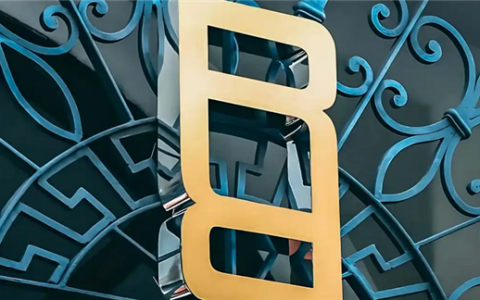 路虎揽胜发布全新标识：双R镜像设计老钱风十足！