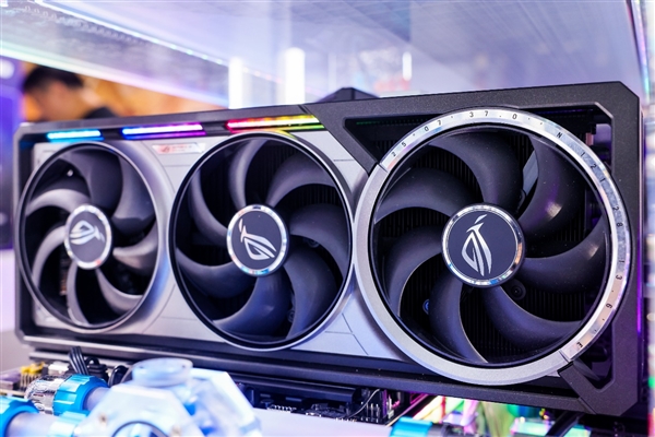 BW2025 ROG玩+乐园 华硕显卡引爆次元狂欢