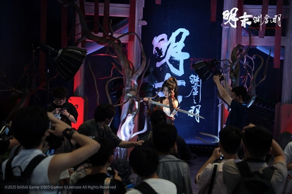 《明末：渊虚之羽》BW现场图 美女Cos女主无常人气足