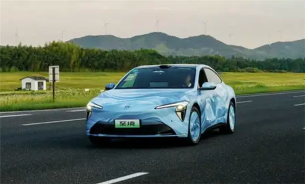 别克至境L7官方伪装实车曝光：配激光雷达+1.5T增程