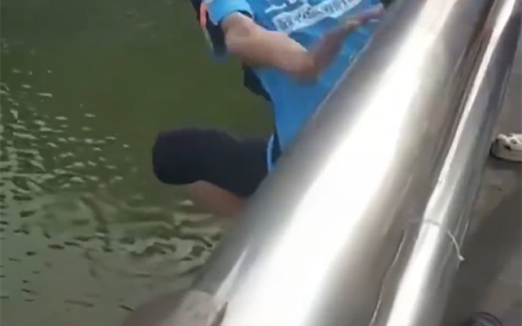 还有餐没送！50岁外卖小哥跳桥救人后默默离开 平台回应