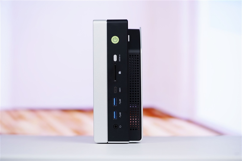 锐龙AI Max + 395集显远超RTX 4060 Laptop！极摩客 EVO-X2迷你主机评测：235B大模型轻松拿捏