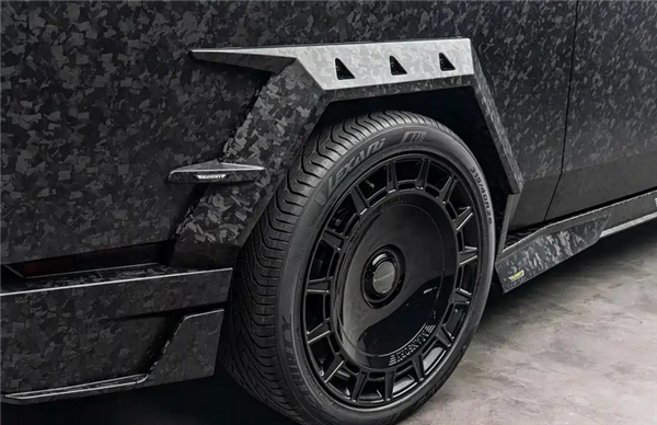 知名改装厂玛莎锐打造!特斯拉Cybertruck秒变“碳纤维超跑”插图9 知名改装厂玛莎锐打造!特斯拉Cybertruck秒变“碳纤维超跑”