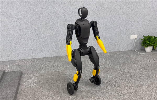 “稚晖君”出新作灵犀X2-N机器人：双轮秒变双足 咋踹都不倒