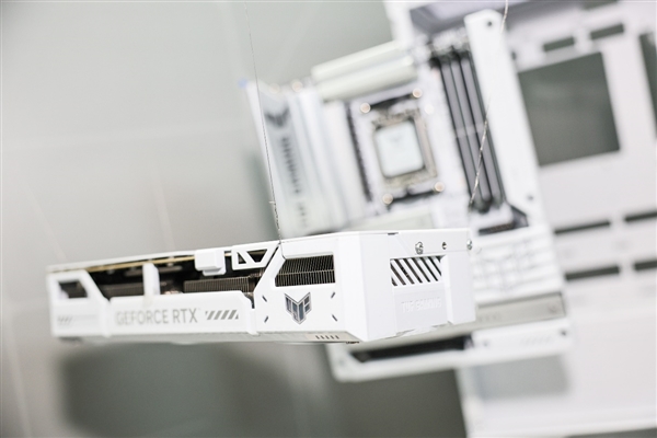 BW2025！华硕显卡信仰集结燃爆全场