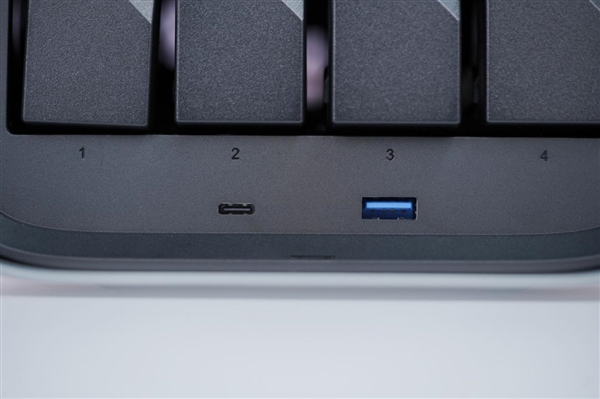 四盘位NAS天花板!极空间Z4Pro+性能版图赏插图9 四盘位NAS天花板!极空间Z4Pro+性能版图赏