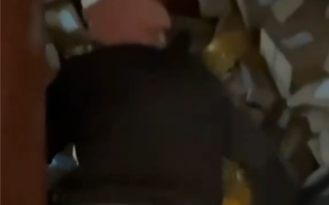 网购成瘾！66岁独居老人花200万购物塞满两套房 理由太奇葩