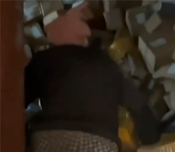 网购成瘾！66岁独居老人花200万购物塞满两套房 理由太奇葩