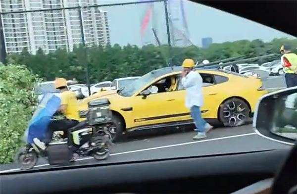 女网红开小米SU7 Ultra出事故 原车主披露更多后续:实惨插图 女网红开小米SU7 Ultra出事故 原车主披露更多后续:实惨