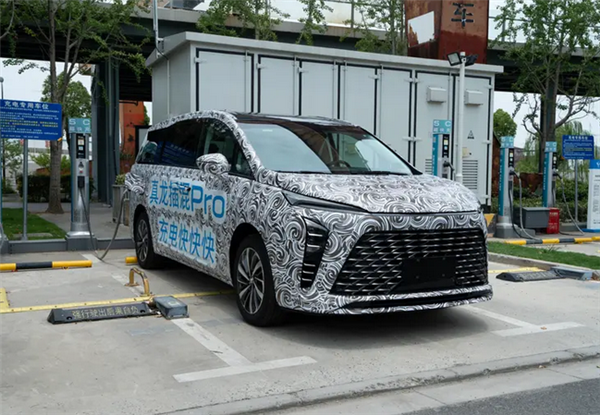 别克全新GL8陆尊谍照曝光：同级唯一5C超充 10%-65%仅需15分钟