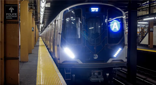 美国一外卖员因月台破损坠轨被地铁压断脚趾：获赔1.6亿