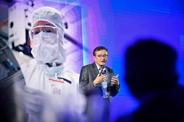 Intel CEO陈立武考虑放弃推销18A工艺！全力发展Intel 14A