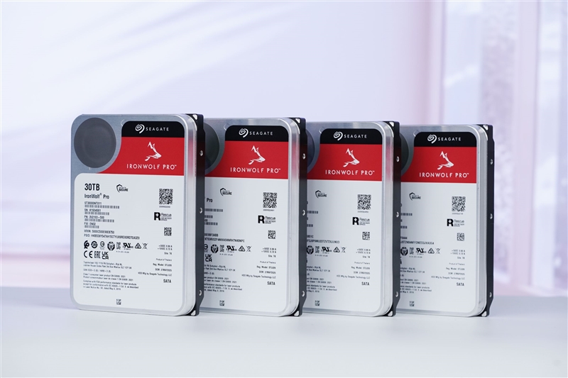 4盘RAID 0读写超1100MB/s！希捷酷狼Pro 30TB HAMR硬盘首发评测