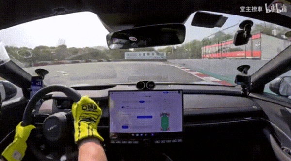 YU7刚出就刹车起火 这还真怪不了小米