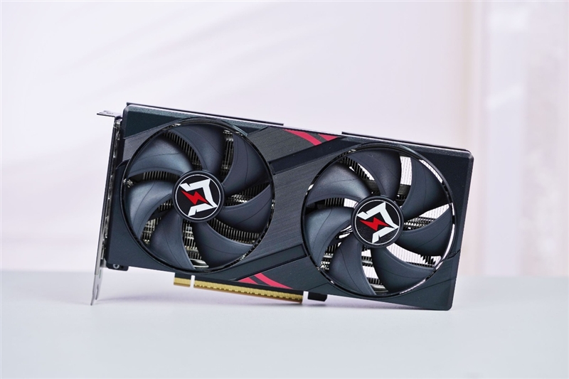 运行频率超3GHz！耕升RTX 5050追风OC评测：流畅运行所有1080P游戏