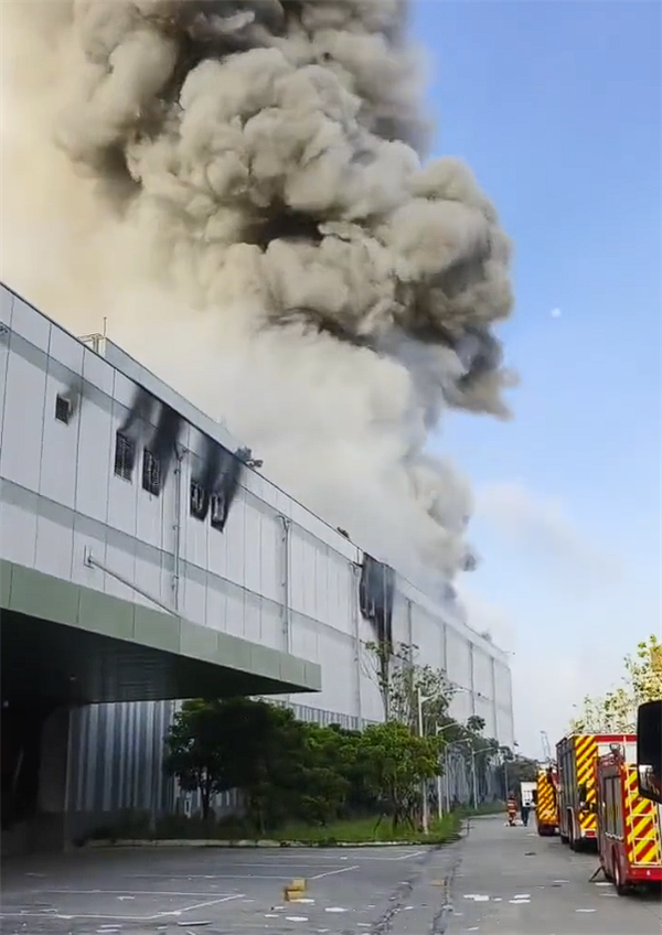 台湾省首家“超级电池工厂”爆炸原因曝光：因成品需充电