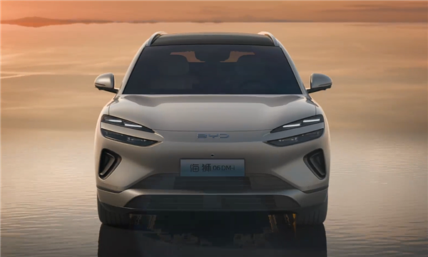 比亚迪全新中型SUV 海狮06内饰官图发布：黑白双拼中国风