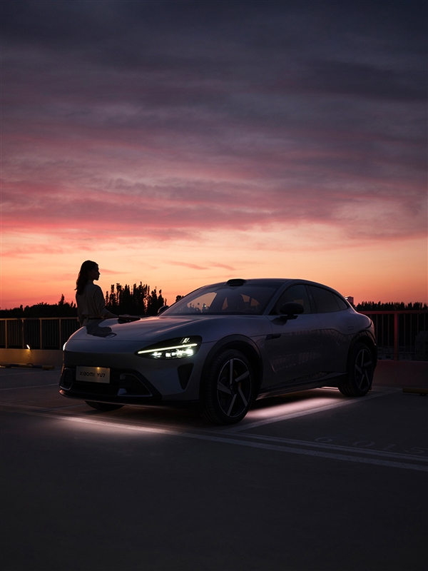 999元6色多灯效 小米YU7支持底盘氛围灯：官方晒出大片