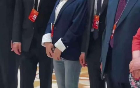 李子柒现身文明大会 与莫言、吴京、张译同框 大合照站C位