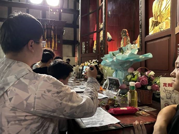 网友又整活！带游戏战绩纪念诸葛亮 成都武侯祠回应