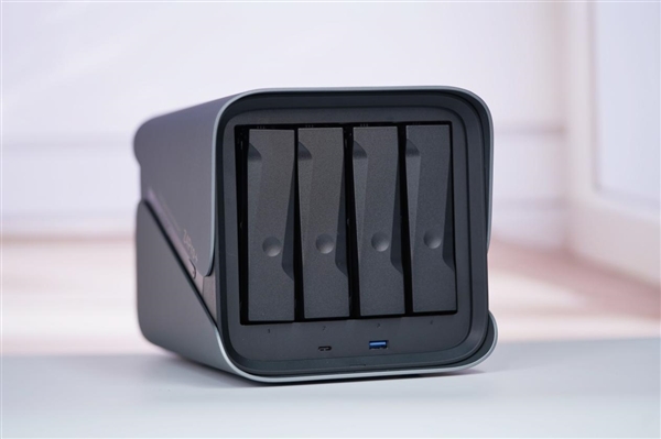 四盘位NAS天花板!极空间Z4Pro+性能版图赏插图8 四盘位NAS天花板!极空间Z4Pro+性能版图赏