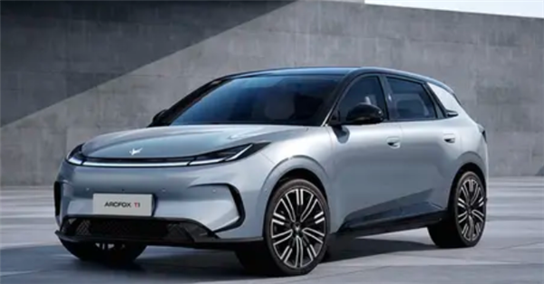 10万级纯电小车再添一员！极狐T1官图发布：8月下旬预售