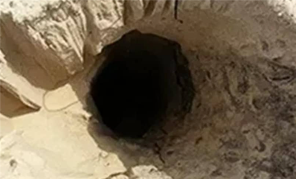 意大利少年海边挖沙洞不慎将自己活埋40分钟：当场身亡