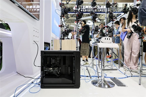 华硕TRX50主板首秀 多款ProArt、WS主板赋能BIRTV2025插图11 华硕TRX50主板首秀 多款ProArt、WS主板赋能BIRTV2025