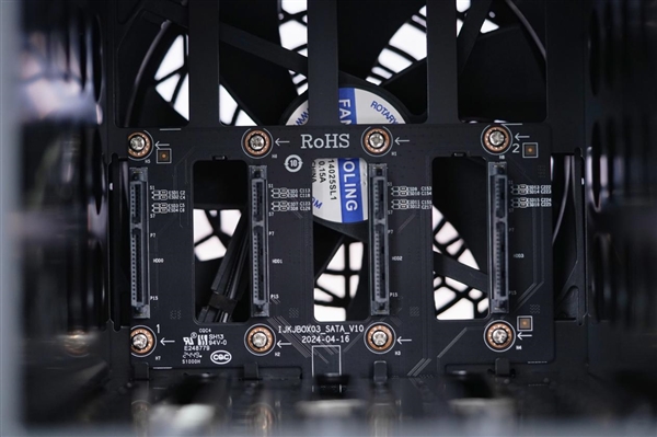 四盘位NAS天花板!极空间Z4Pro+性能版图赏插图10 四盘位NAS天花板!极空间Z4Pro+性能版图赏