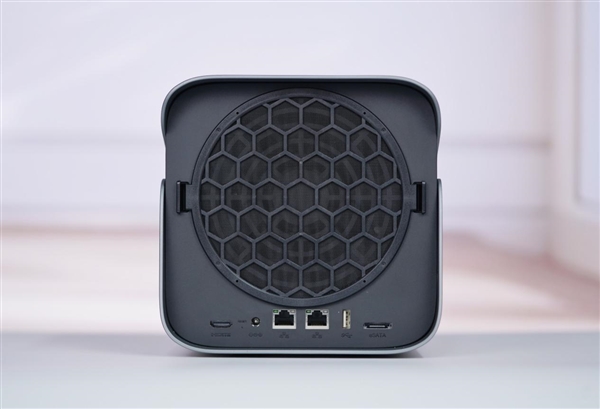 四盘位NAS天花板!极空间Z4Pro+性能版图赏插图4 四盘位NAS天花板!极空间Z4Pro+性能版图赏