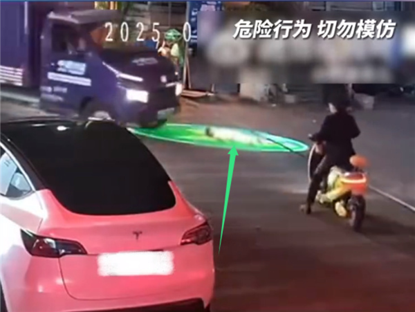 3岁幼童躺街上被快递车碾压身亡 中通快运回应