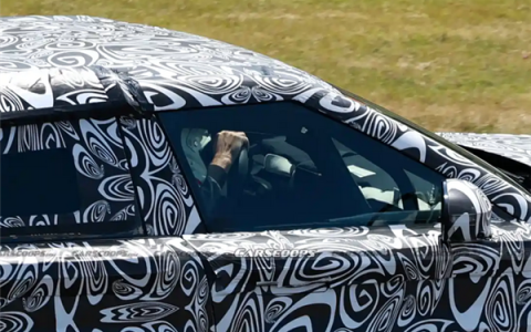 路虎星脉纯电版纽北首秀！燃油王者能否续写电动传奇