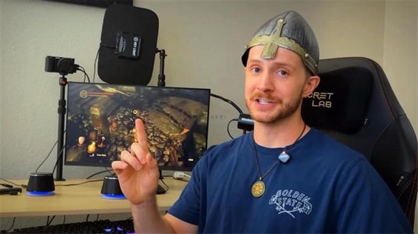 博主说服69岁父亲挑战超难《黑暗之魂》：耗时9个月终通关！结局很温馨