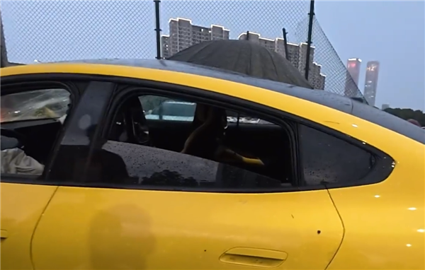 女网红开小米SU7 Ultra出事故 原车主披露更多后续:实惨插图5 女网红开小米SU7 Ultra出事故 原车主披露更多后续:实惨