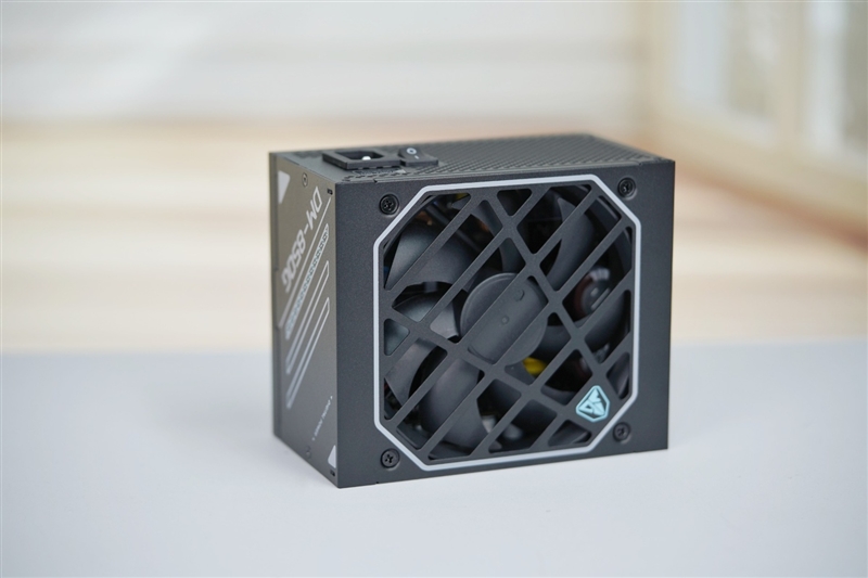 鑫谷数智金牌DM-850G电源评测：双MCU芯片加量不加价！12V输出平稳极限负载超1000W