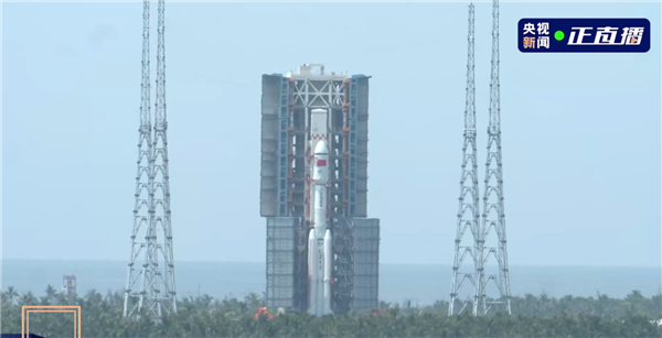 我国全新飞天舱外服上天！天舟九号船箭组合体已转运至发射区