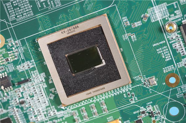 CPU-Z 2.16发布：支持国产兆芯处理器