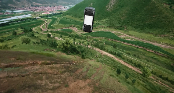 领克Z20极限测试：飞坠百米悬崖 电池无火无烟